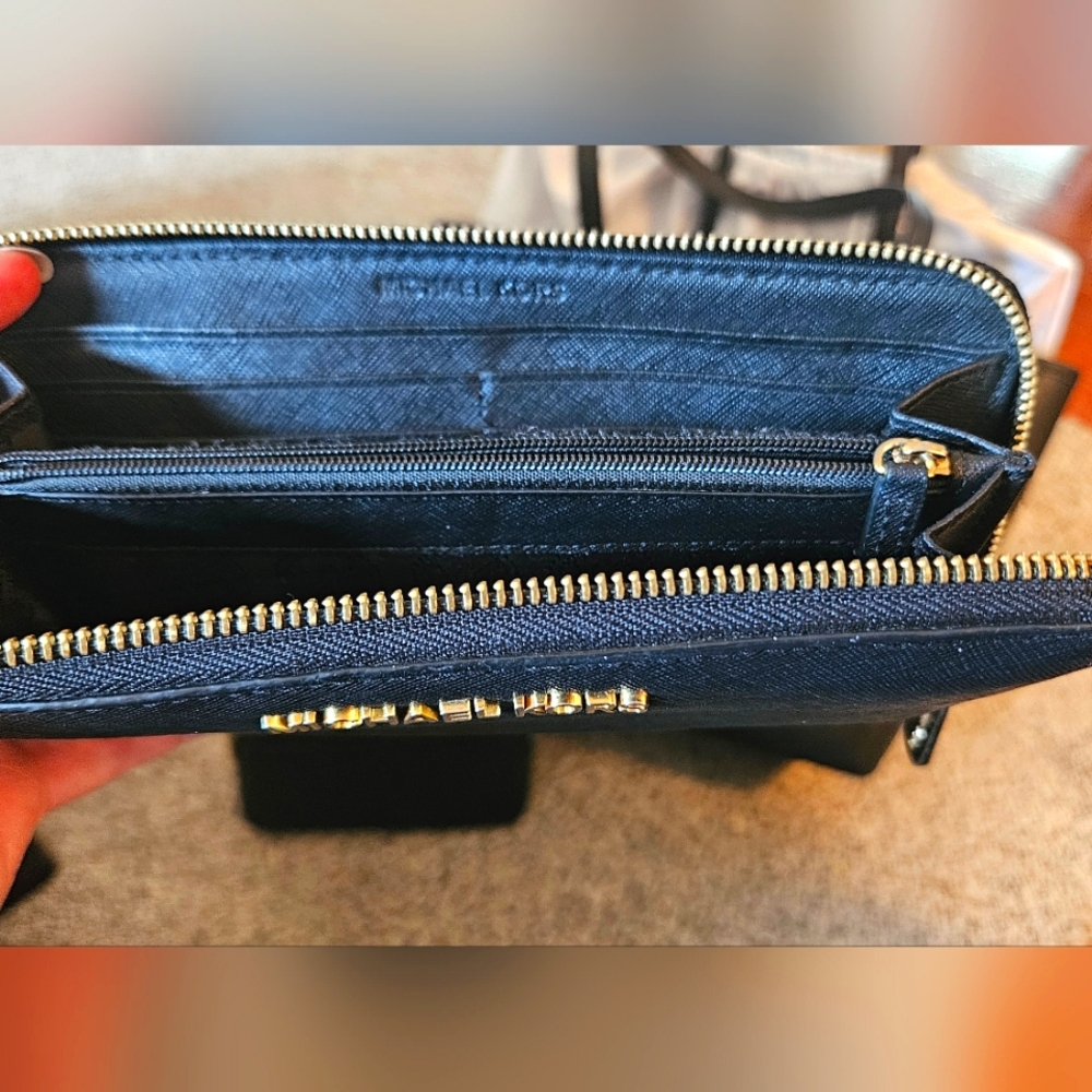 Michael Kors Bag, Wallet AND Cosmetic Bag! - Picture 10 of 13